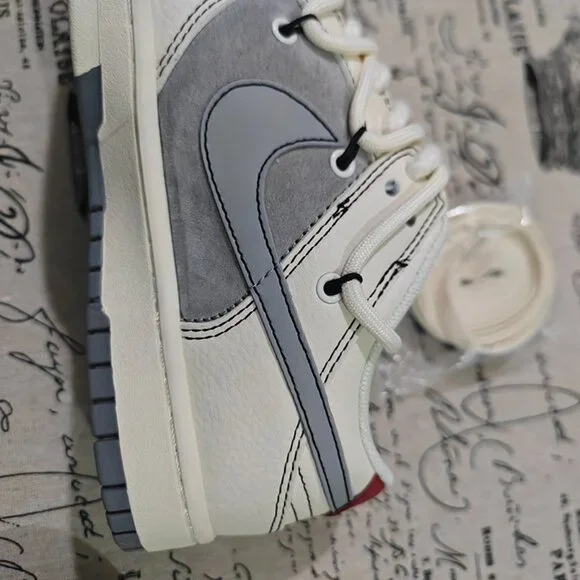 Nike x Stussy x Supreme Collaboration Sneakers - Picture 5 of 8